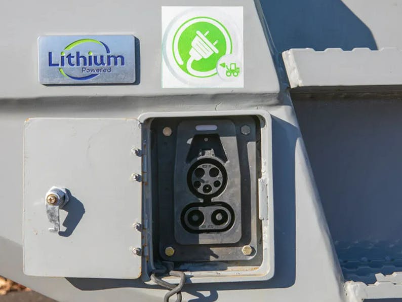 Hevi Wheel Loader Charging Port for Lithium Ion Battery