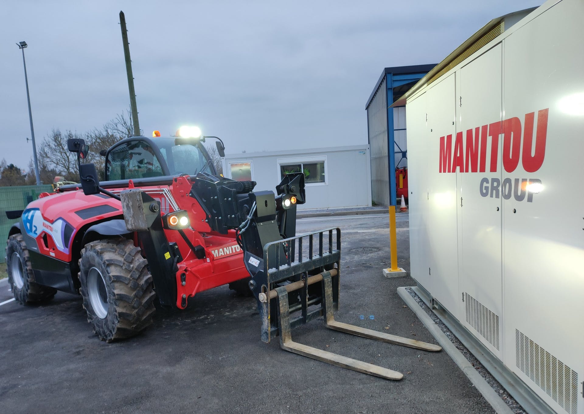 front side view of Manitou hydrogen telehandler prototype with fork attachment